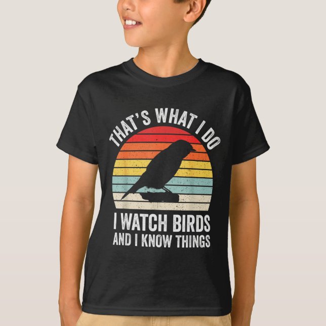 I Watch Birds I Know Things Funny Birdwatcher Bird T Shirt (Framsida)