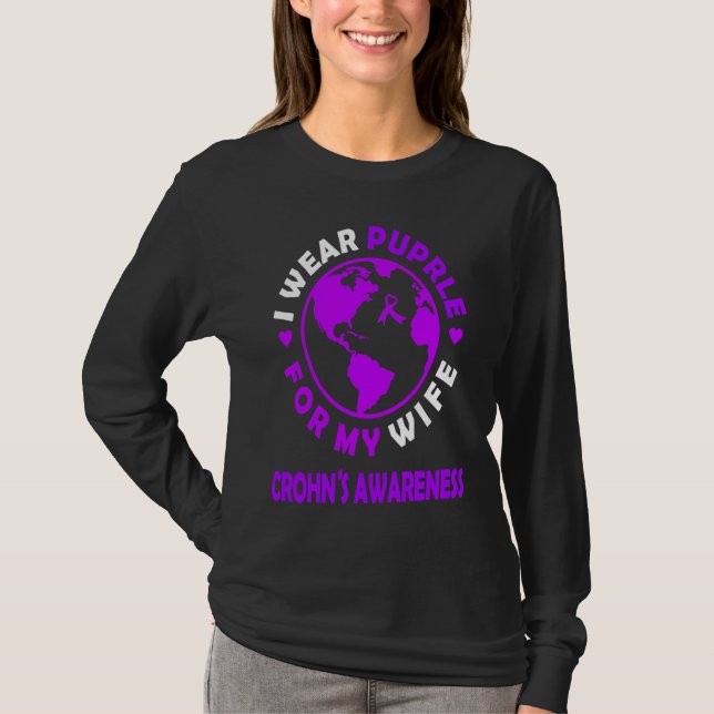 I wear PURPLE for my WIFE CROHN'S Awareness T Shirt (Framsida)