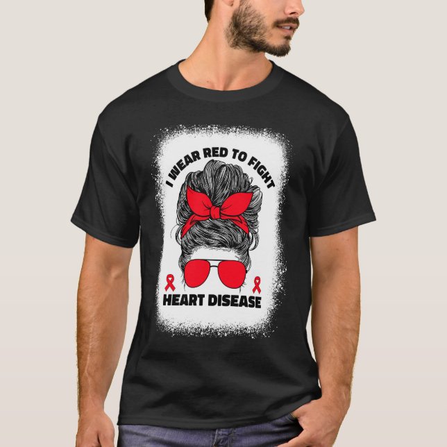 I Wear Red To Fight Heart Disease Awareness Month  T Shirt (Framsida)
