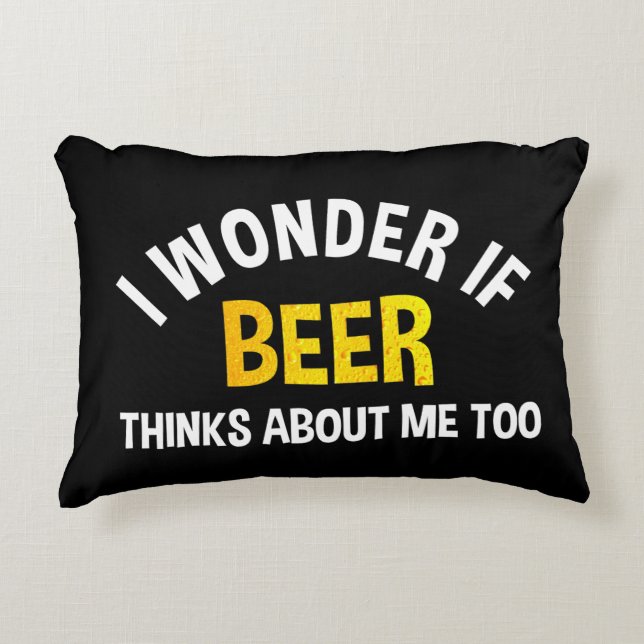I Wonder If Beer Thinks About Me Too Prydnadskudde (Framsidan)
