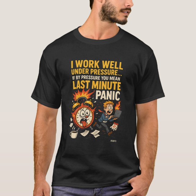 I Work Well Under Pressure – Last Minute Panic Edi T Shirt (Framsida)