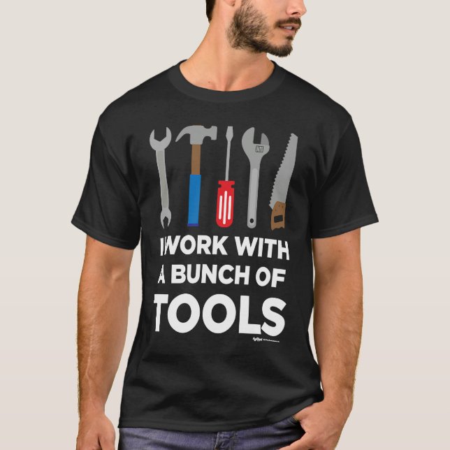 I Work With A Bunch Of Tools Handyman and Carpente T Shirt (Framsida)