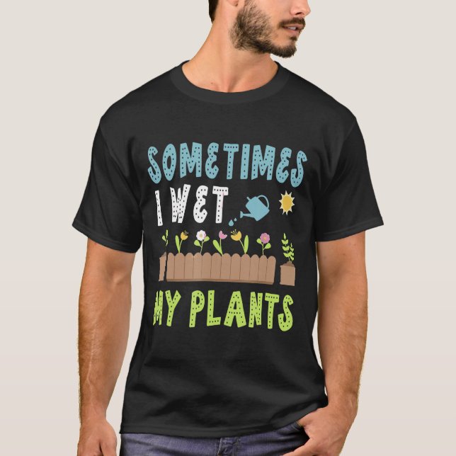Ibland Blötter jag mina växter Blomsterträdgård Ga T Shirt (Framsida)