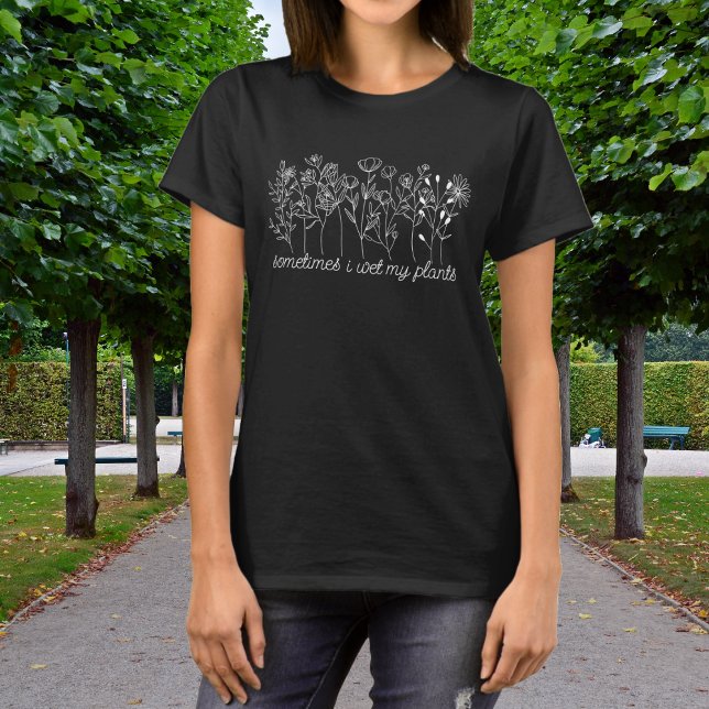 Ibland Blötter jag mina växter i Vilder. T Shirt (Skapare uppladdad)