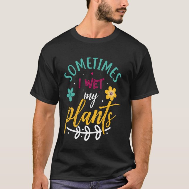 Ibland Blötter jag mina växter  T Shirt (Framsida)