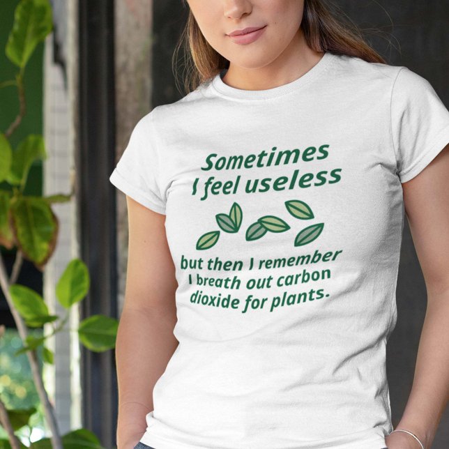 Ibland känner jag mig värdelös t shirt (Sometimes I Feel Useless But Then I Remember I Breath Out Carbon Dioxide For Plants. Shirt)