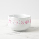Ice Cream Bowl Funny Novelty Gag Gift Namn Rosa Soppmugg<br><div class="desc">För den som tycker om sin glass (eller annan behandling),  en underbar personlig skål med personlig typografi vid rosa.</div>