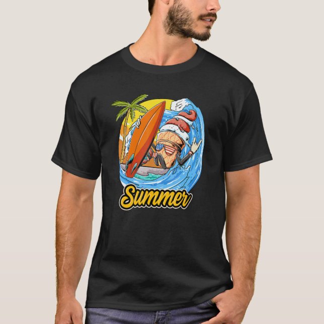 Ice Cream Cone som surfar Vinkara Surfboardi T Shirt (Framsida)