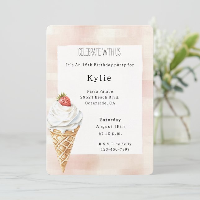 Ice Cream Cone Strawberry Birthday Inbjudningar (Stående Fram)
