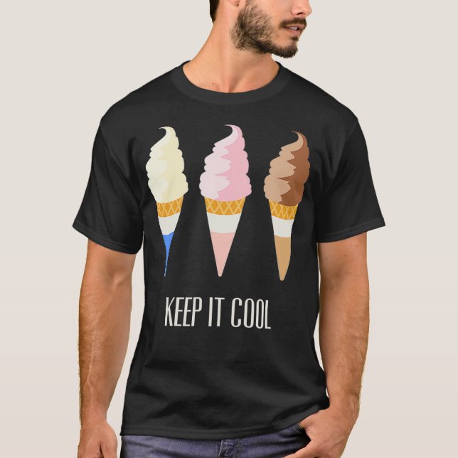 Ice Cream Cone   Vanilla Chocolate Strawberry  T Shirt (Framsida)
