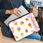 Ice Cream Mönster, Ice Cream Cone, ditt namn Laptop Fodral<br><div class="desc">Cute,  roligt och det vackra mönster med iskrämer och sprinkler. Modern och trendig,  perfekt för glassen älskare i ditt liv. Anpassa genom att lägga till namn,  smeknamn,  monogram eller initialer.</div>