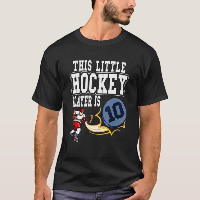 Ice Hockey Little Hockey Player är 10 Ice Hockey B T Shirt (Framsida)