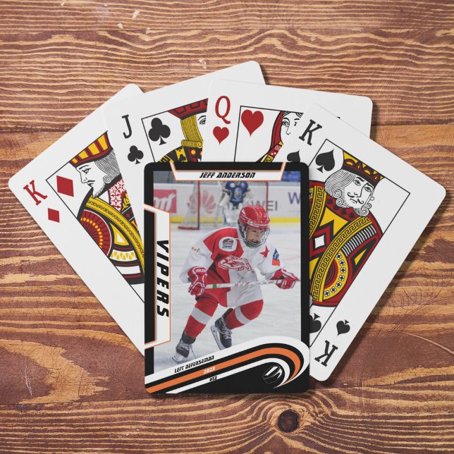 Ice Hockey Player Keepsaké på Anpassningsbarna för Casinokort (Capture ice hockey memories with vibrant orange playing cards. Perfect for souvenirs or gifts!)