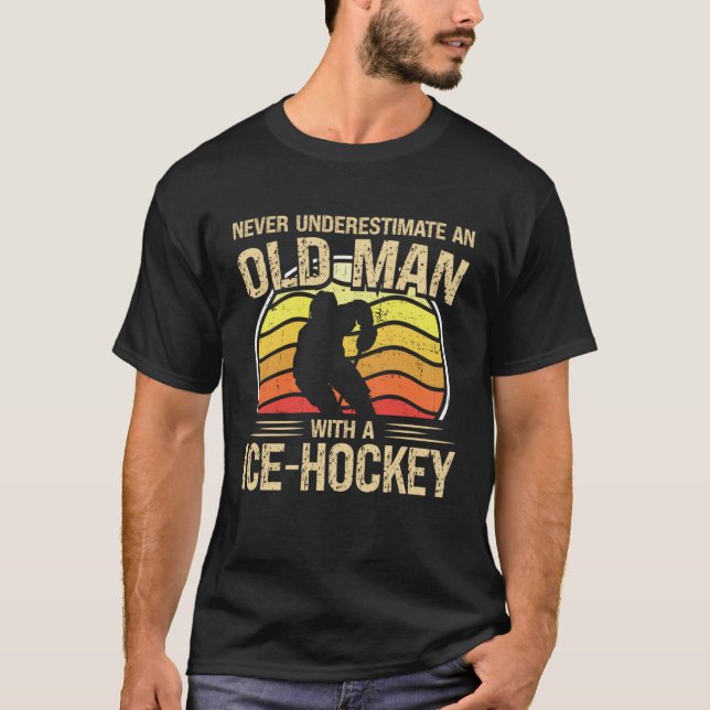 Ice Hockey Player Men Women Never Underestimate An T Shirt (Framsida)