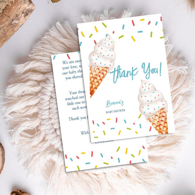 Ice kräm här är den skop babyduschen tack kort (Ice cream here's the scoop baby shower thank you card waffle cones with sprinkles summer baby shower)