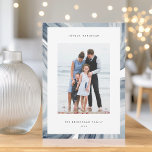 Iced Agate Gräns | Hanukkah Photo Julkort<br><div class="desc">Skicka Hanukkah hälsning till vänner och familj med våra elegant fotokort. Designat för att rymma ett lodrät- eller porträtt-orienterat foto,  har kortet en vattenfärgsgeodsagat-skiva gräns i moody ljusblues. Anpassa till anpassningsbarna Hanukkah hälsning och till namn.</div>