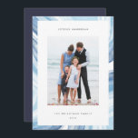 Iced Agate Gräns | Hanukkah Photo Julkort<br><div class="desc">Skicka Hanukkah hälsning till vänner och familj med våra elegant fotokort. Designat för att rymma ett lodrät- eller porträtt-orienterat foto,  har kortet en vattenfärgsgeode agate-segment gräns i blek blues. Anpassa till anpassningsbarna Hanukkah hälsning och till namn.</div>