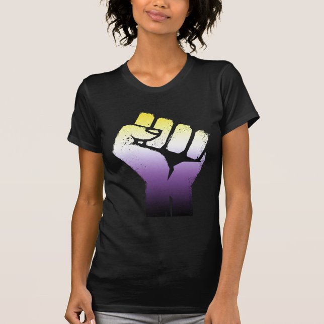 Icke-binär knytnäve t shirt (Framsida)