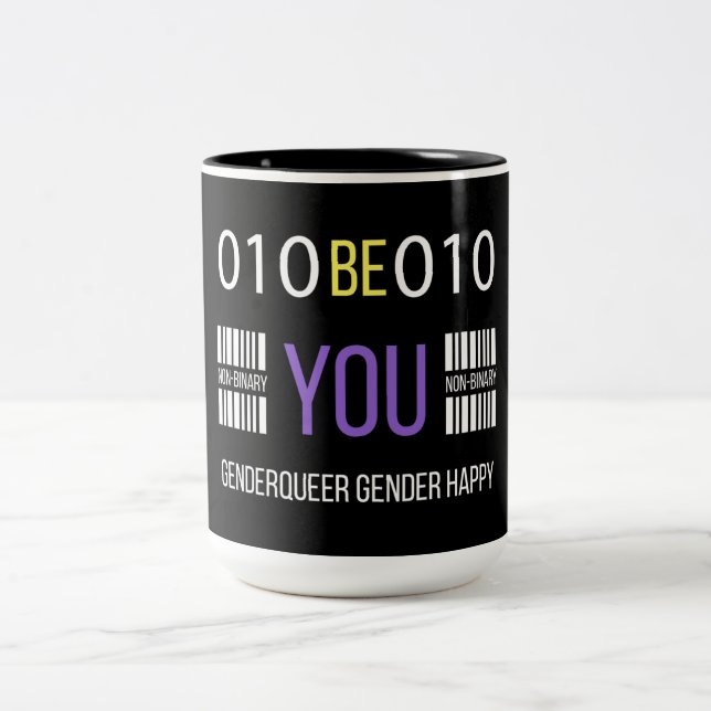 Icke-binärt genderbergkaffe Lycklig Mugg (Center)