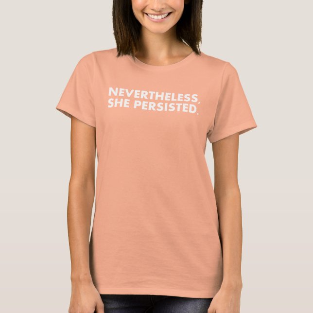 "Icke desto mindre bestod hon" vit text T-shirt (Framsida)