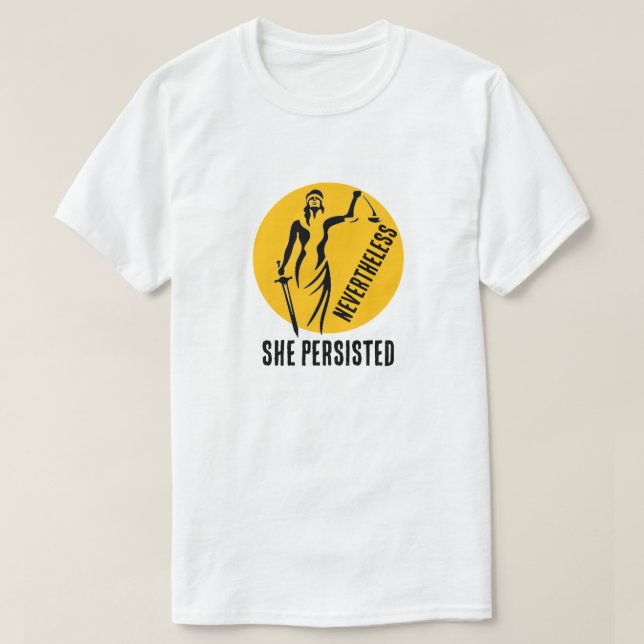 "Icke desto mindre har hon bestått" och Dam-rättvi T Shirt (Design framsida)