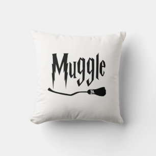 Icke-magiskt Witch och guidedesign med broom Kudde