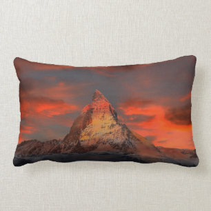 Iconic alpint berg Matterhorn på solnedgången Lumbarkudde