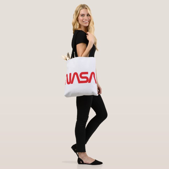 Iconic NASA Circa Shoulder Tote (Rocket White) Tygkasse (På modell)