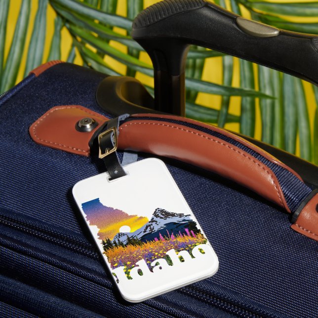 Idaho-form med berg och vilda blommor bagagebricka (Framsida Insitu 1)