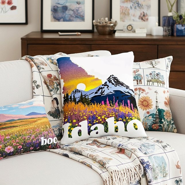Idaho-form med berg och vilda blommor prydnadskudde (Skapare uppladdad)