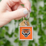 Idaho State Universiteten Bengals Spirit Design Fyrkantig Silverfärgad Nyckelring<br><div class="desc">Visa ditt Idaho State Universiteten-pride med den här djärva Bengals-teman-designen! Med den kraftfulla och kraftfulla logotypen i Bengal-tigern är denna utformning perfekt för studenter, aluminium och fläkt som vill representera ISU med skolanda. Oavsett om det gäller speldag, campus-evenemang eller vardaglig bära är den här Idaho State Universiteten-designen ett måste för...</div>