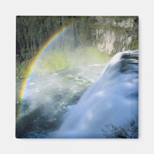 Idaho. USA. Regnbåge i stänk ovanför Upper Mesa Magnet