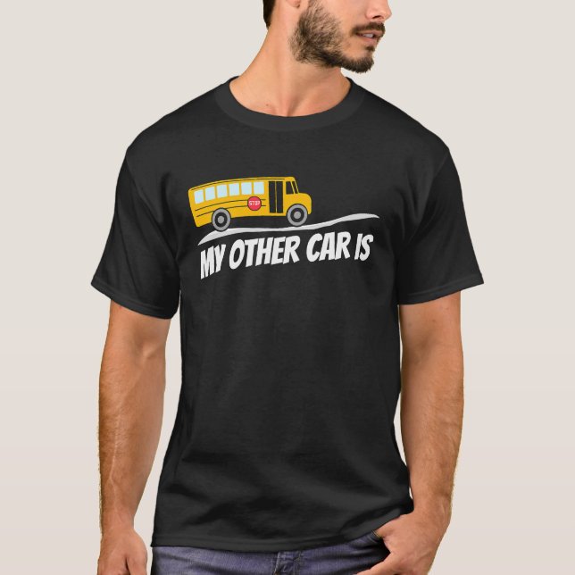 Idealisk skolbussförare presenterar stor gul buss t shirt (Framsida)