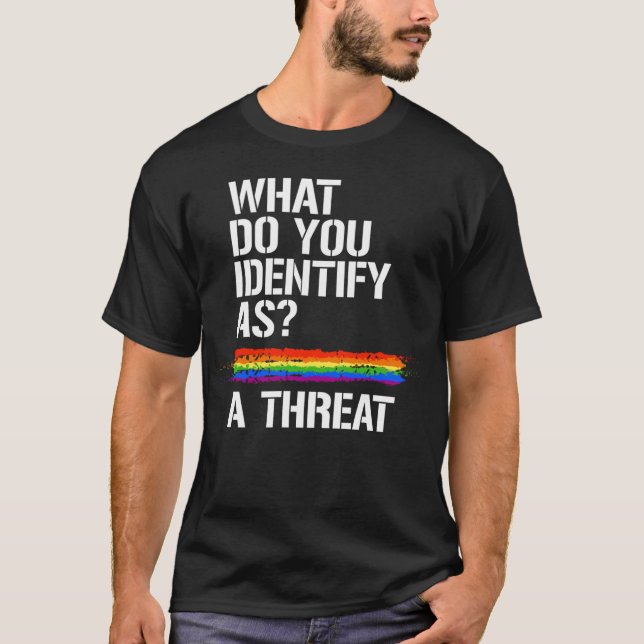 Identifiera som ett hot t shirt (Framsida)