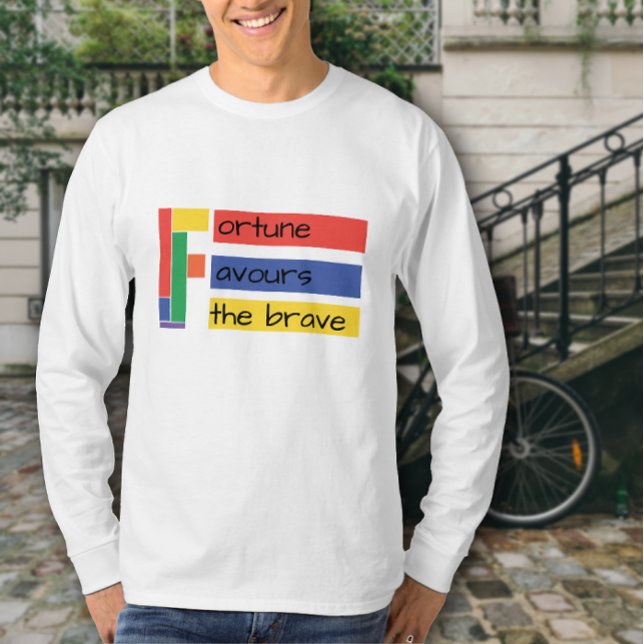 Idéoffertförmögenhet gynnar den modiga vita t shirt (Skapare uppladdad)
