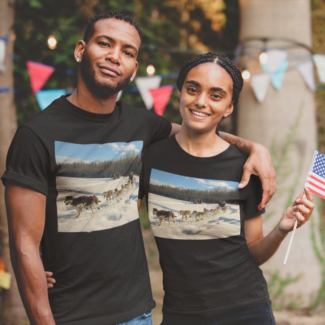 Iditarod Trail Sled Hund Tävling Unisex Tee Shirt (Iditarod Trail Sled Dog Race Unisex T-Shirt)