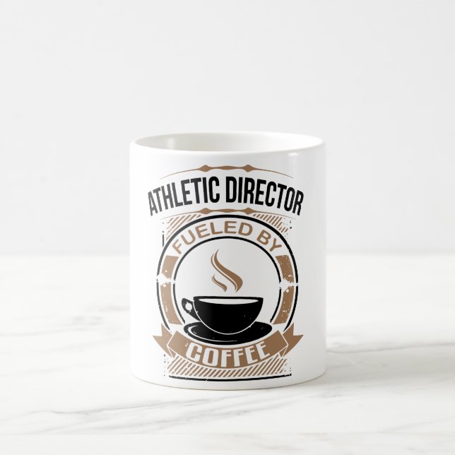 Idrotts- direktör som tankas av kaffe kaffemugg (Center)