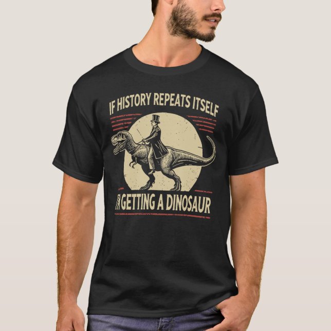 If History Repeats Its Im Getting A Dinosaur frien T Shirt (Framsida)