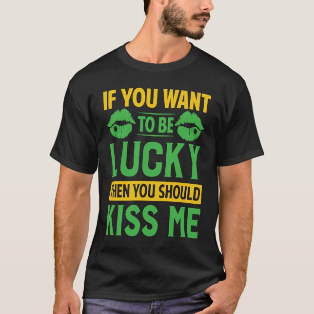 If You Want To Be Lucky Then You Should Kiss Me T Shirt (Framsida)