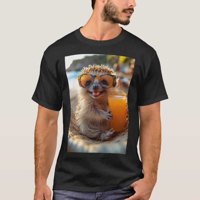 Igel am Strand mit cooler Brille T Shirt (Framsida)