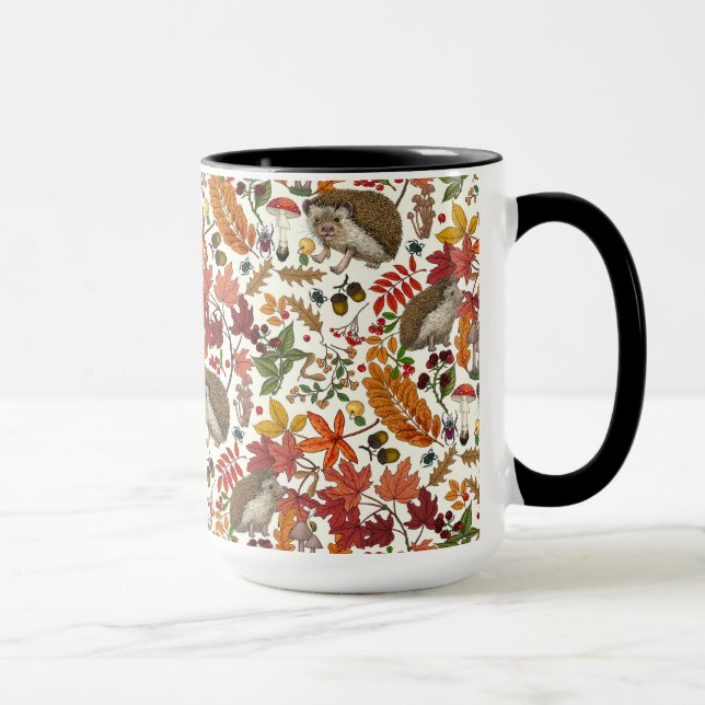 Igelkottar och höstskogsflora på elfenben mugg (Höger)