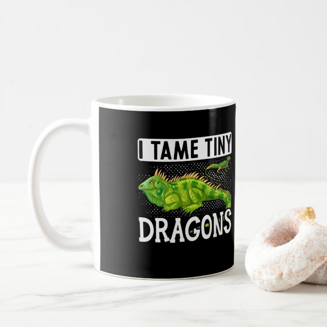 Iguana I Tame Tiny Dragons Reptiles Kaffemugg (Med munk)
