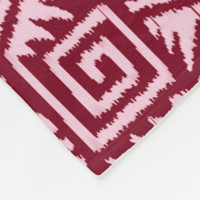 Ikat Aztec Mönster - Burgundy och Rosa Fleecefilt (Hörn)