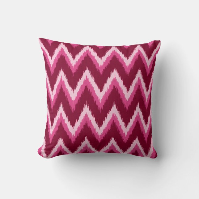 Ikat Chevron Rand - Burqundy, Ro och Rosa Kudde (Framsida)