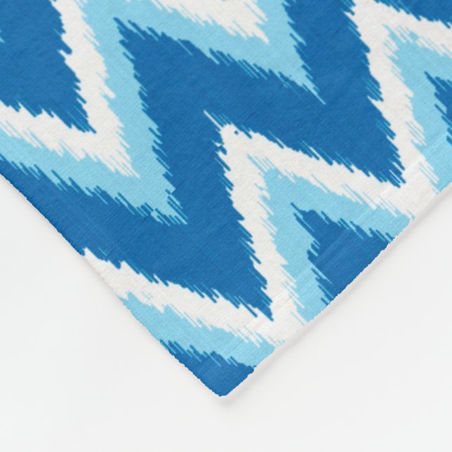 Ikat Chevron Rand - Cobalt, Himlar Blue and White Fleecefilt (Hörn)