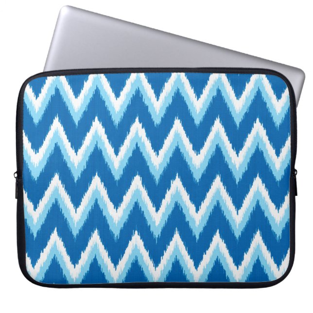 Ikat Chevron Rand - Cobalt, Himlar Blue and White Laptop Fodral (Framsidan)