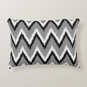 Ikat Chevron Rand - Grått / Grått, Black & White Prydnadskudde