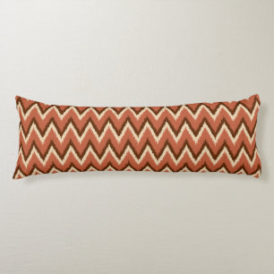 Ikat Chevron Rand - Rust, Brown och Beige Kroppskudde