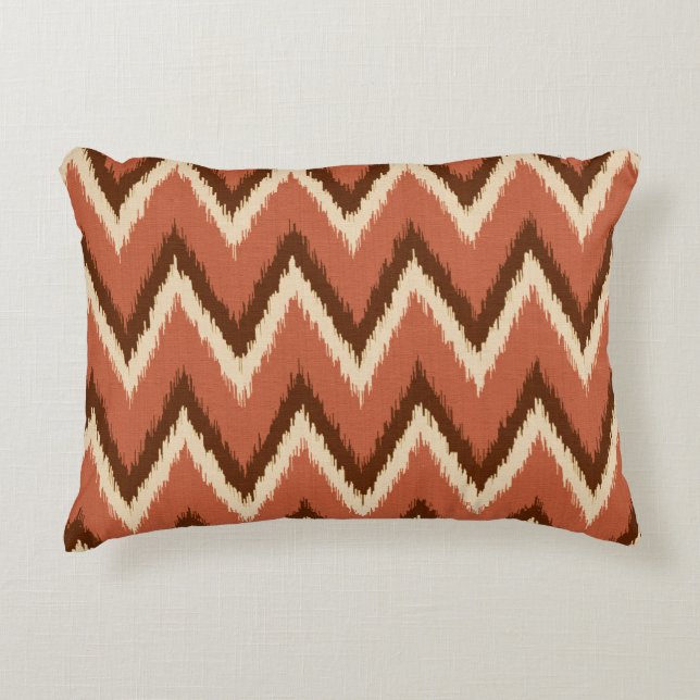 Ikat Chevron Rand - Rust, Brown och Beige Prydnadskudde (Framsidan)