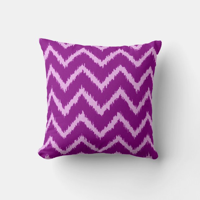 Ikat Chevrons - Amethyst lila and light orchid Kudde (Framsida)